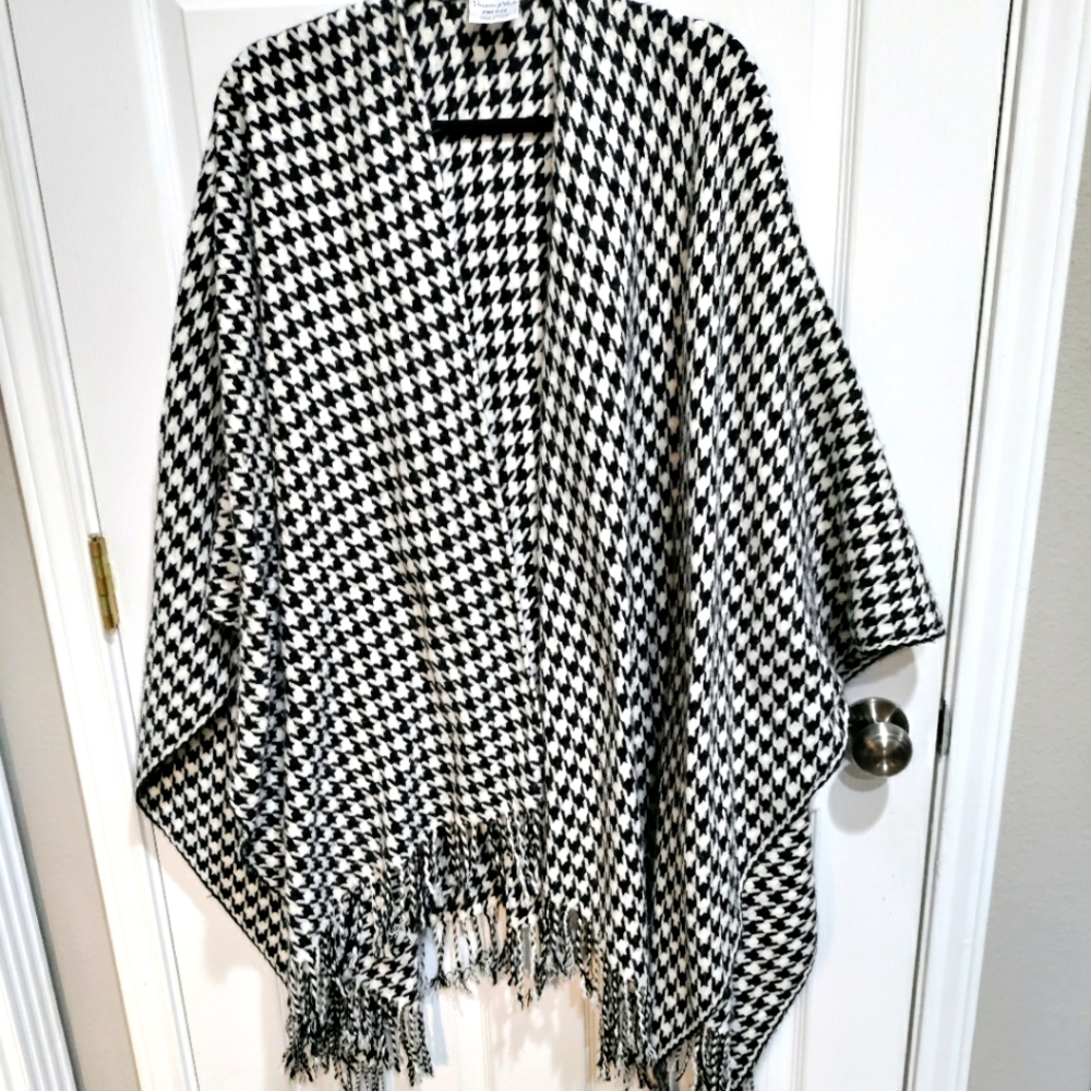 Preston & York black & white houndstooth wrap poncho (One size)